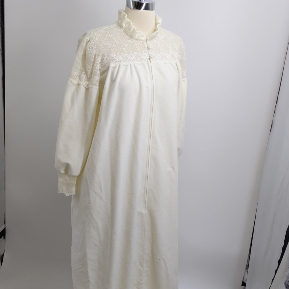 Moodsetter long cream flannel/lace robe-sz L